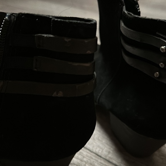 Boots - Picture 4 of 7